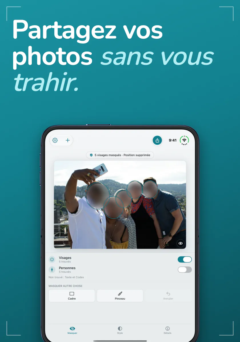 Frost sur iPhone Duo avec un selfie de groupe, les visages floutés et la position retirée