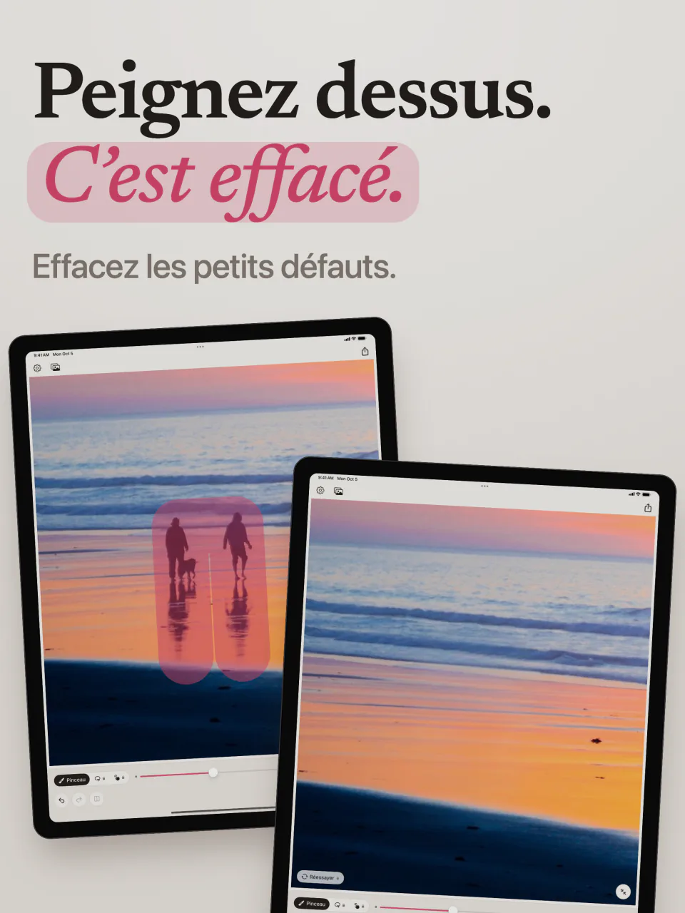 Mend sur iPad avec deux personnes peintes en rose sur une plage au coucher du soleil, et la même plage sans elles