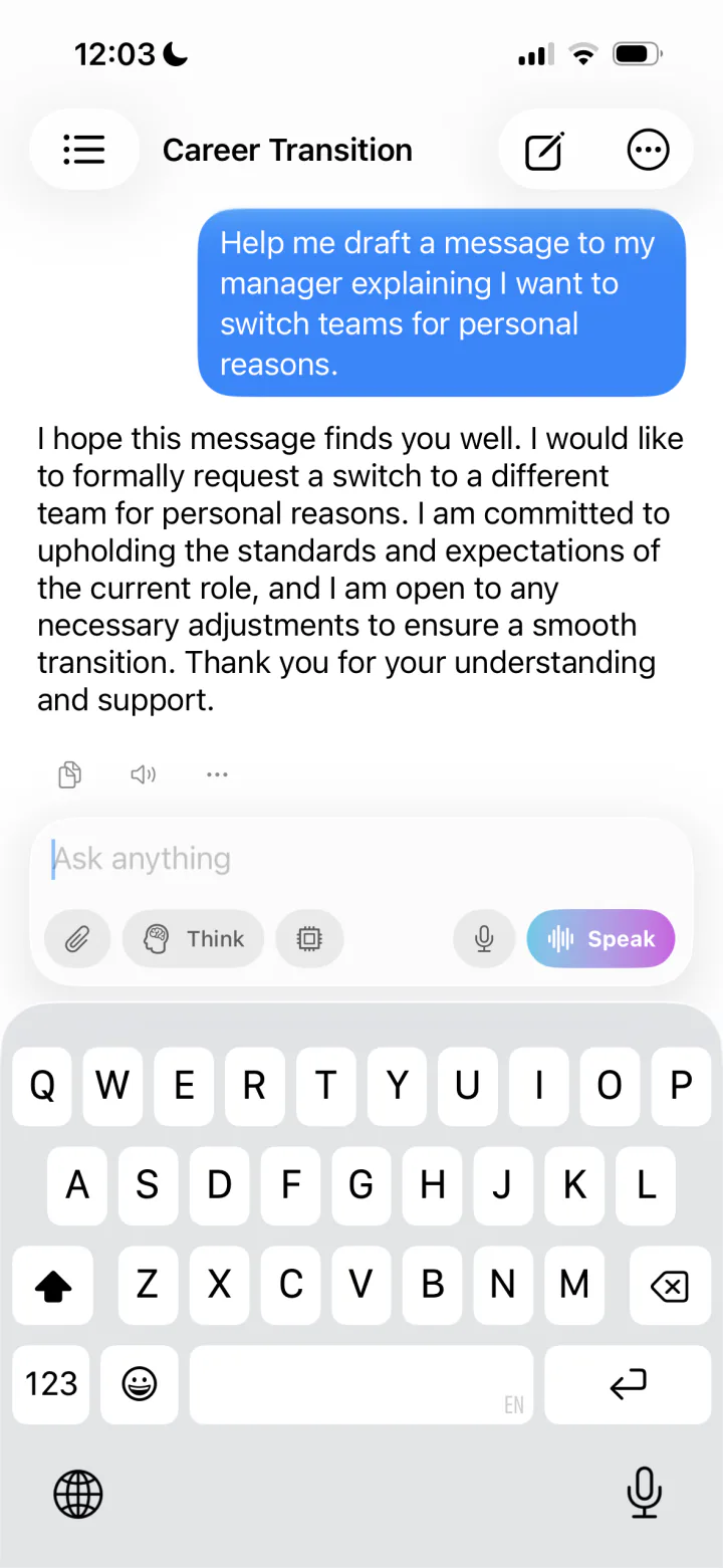 iPhone의 LocalMind AI 홈 화면, 기기에서 실행되는 비공개 AI 대화